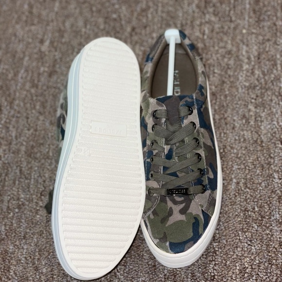 J/Slides Women's Hippie Sneaker Green Camo Suede - Picture 6 of 6